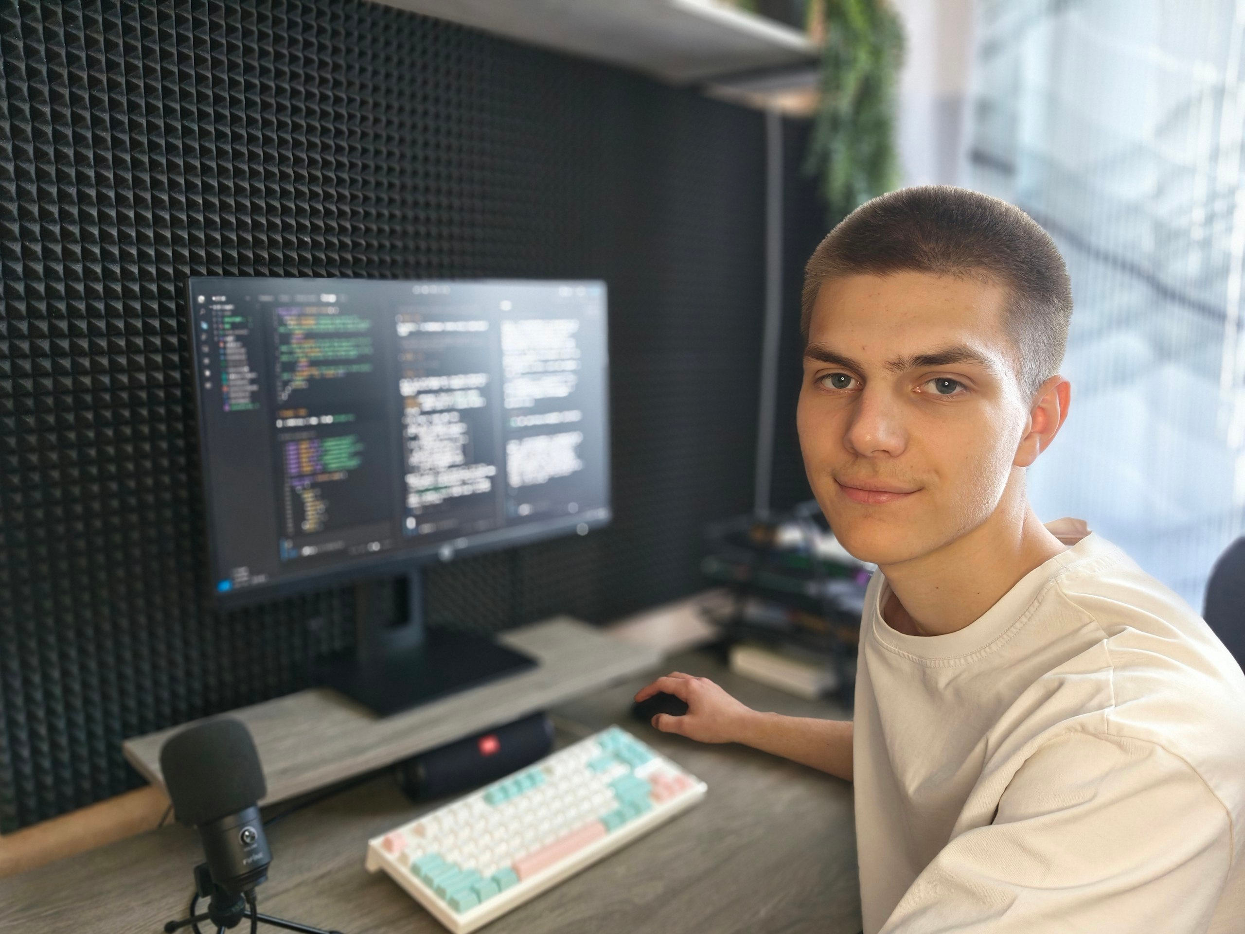 Антон за работой